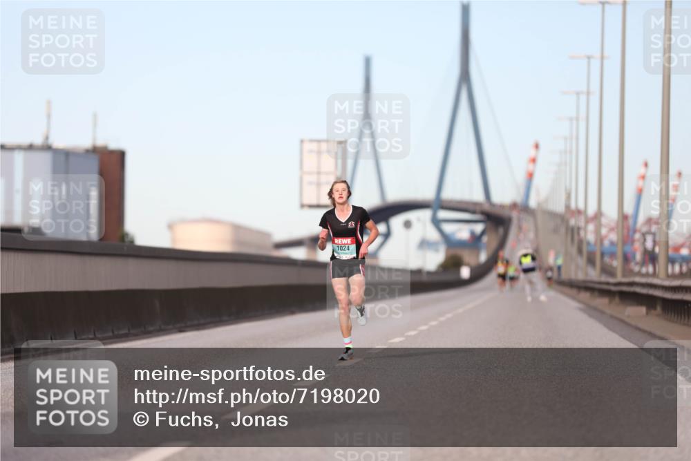03.10.2024 - Köhlbrandbrückenlauf Fuchs,  Jonas http://msf.ph/oto/7198020 03.10.2024 09:36:59 Position 3 2, 1024 meine-sportfotos.de