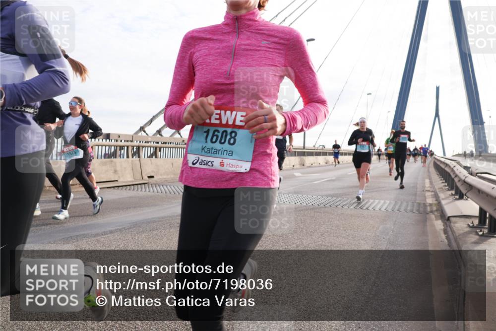 03.10.2024 - Köhlbrandbrückenlauf Matties Gatica Varas http://msf.ph/oto/7198036 03.10.2024 09:28:58 Position 2 1973, 1608 meine-sportfotos.de
