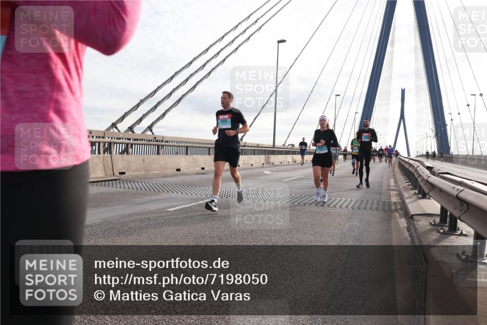 03.10.2024 - Köhlbrandbrückenlauf Matties Gatica Varas http://msf.ph/oto/7198050 03.10.2024 09:28:58 Position 2 1855, 2167, 1773 meine-sportfotos.de
