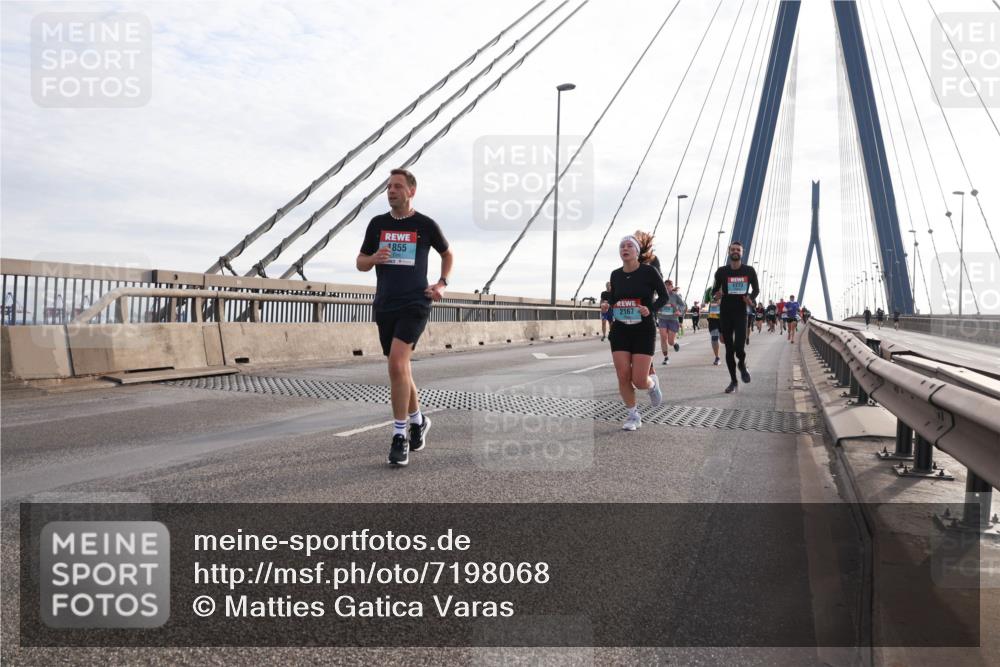 03.10.2024 - Köhlbrandbrückenlauf Matties Gatica Varas http://msf.ph/oto/7198068 03.10.2024 09:28:59 Position 2 1855, 2167, 1773 meine-sportfotos.de