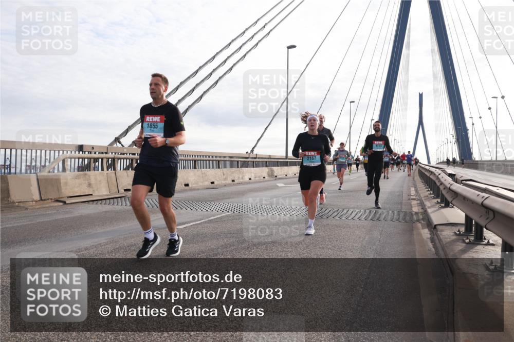 03.10.2024 - Köhlbrandbrückenlauf Matties Gatica Varas http://msf.ph/oto/7198083 03.10.2024 09:28:59 Position 2 1855, 2167, 1773 meine-sportfotos.de