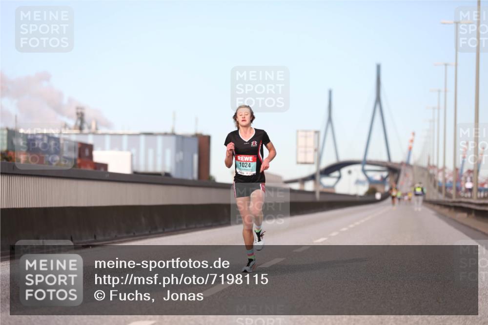 03.10.2024 - Köhlbrandbrückenlauf Fuchs,  Jonas http://msf.ph/oto/7198115 03.10.2024 09:37:02 Position 3 1024 meine-sportfotos.de