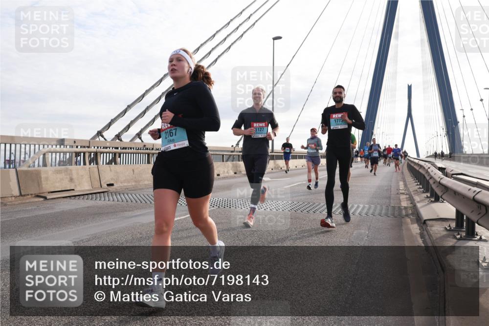 03.10.2024 - Köhlbrandbrückenlauf Matties Gatica Varas http://msf.ph/oto/7198143 03.10.2024 09:29:00 Position 2 2167, 1773, 1127 meine-sportfotos.de