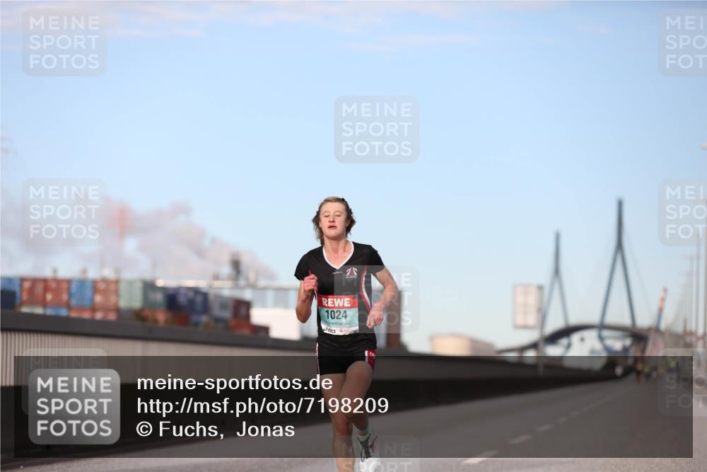 03.10.2024 - Köhlbrandbrückenlauf Fuchs,  Jonas http://msf.ph/oto/7198209 03.10.2024 09:37:04 Position 3 1024 meine-sportfotos.de