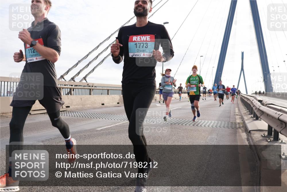 03.10.2024 - Köhlbrandbrückenlauf Matties Gatica Varas http://msf.ph/oto/7198212 03.10.2024 09:29:01 Position 2 112, 1773, 2420, 2421 meine-sportfotos.de