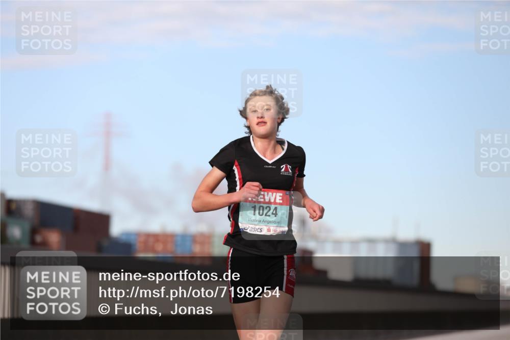03.10.2024 - Köhlbrandbrückenlauf Fuchs,  Jonas http://msf.ph/oto/7198254 03.10.2024 09:37:05 Position 3 1024 meine-sportfotos.de
