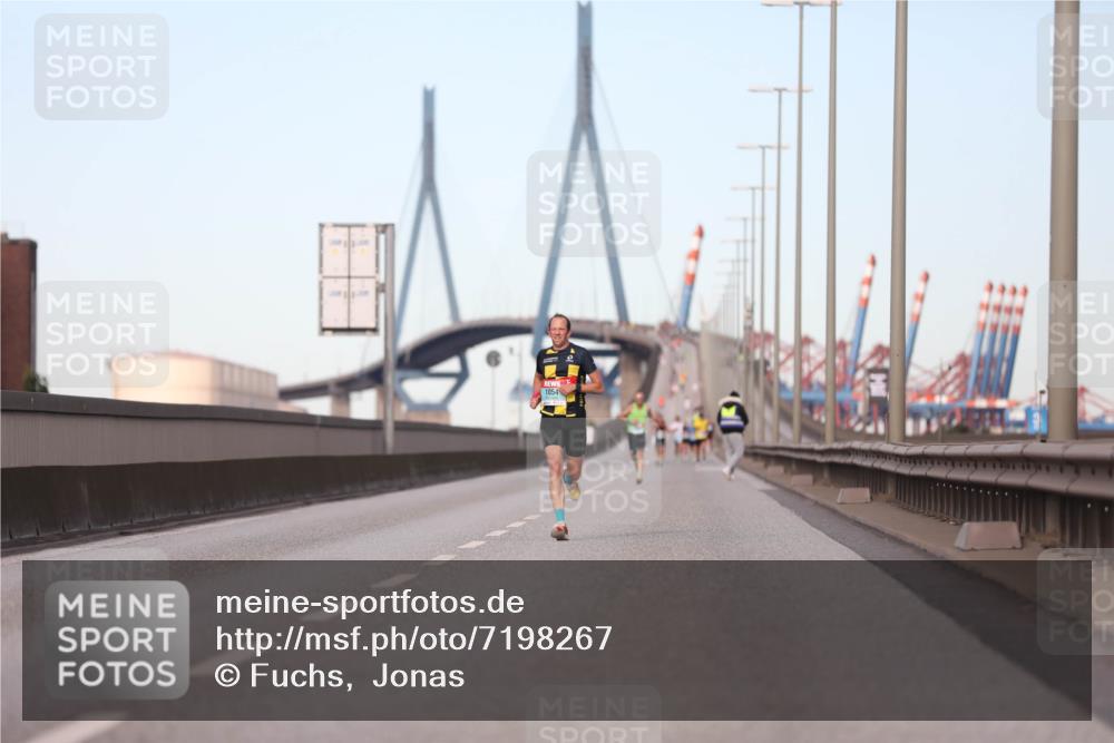 03.10.2024 - Köhlbrandbrückenlauf Fuchs,  Jonas http://msf.ph/oto/7198267 03.10.2024 09:37:20 Position 3 1054 meine-sportfotos.de