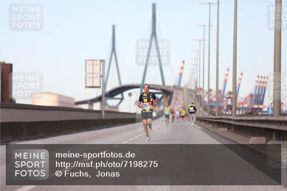 03.10.2024 - Köhlbrandbrückenlauf Fuchs,  Jonas http://msf.ph/oto/7198275 03.10.2024 09:37:20 Position 3 1054 meine-sportfotos.de