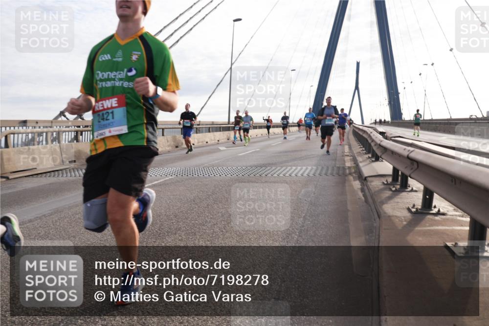 03.10.2024 - Köhlbrandbrückenlauf Matties Gatica Varas http://msf.ph/oto/7198278 03.10.2024 09:29:03 Position 2 2421 meine-sportfotos.de