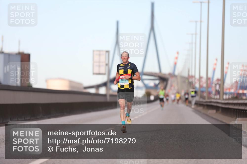 03.10.2024 - Köhlbrandbrückenlauf Fuchs,  Jonas http://msf.ph/oto/7198279 03.10.2024 09:37:24 Position 3 1054 meine-sportfotos.de