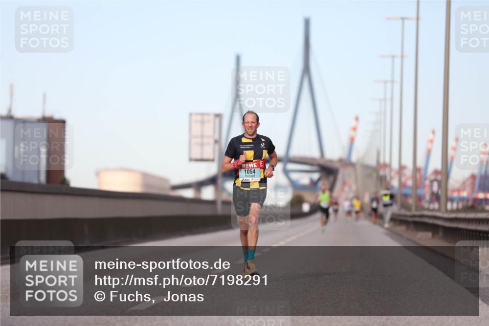 03.10.2024 - Köhlbrandbrückenlauf Fuchs,  Jonas http://msf.ph/oto/7198291 03.10.2024 09:37:24 Position 3 1054 meine-sportfotos.de