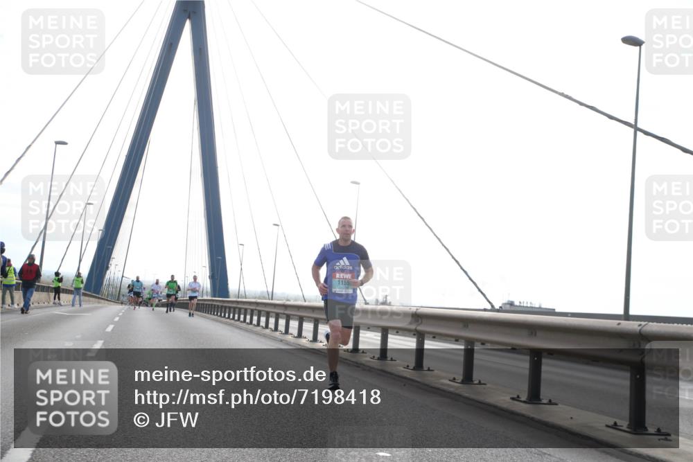 03.10.2024 - Köhlbrandbrückenlauf Jannik Wohlers http://msf.ph/oto/7198418 03.10.2024 09:19:41 Position 1 1155 meine-sportfotos.de