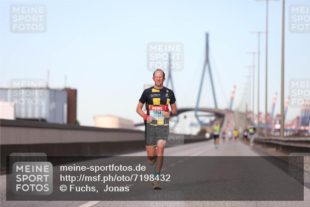 03.10.2024 - Köhlbrandbrückenlauf Fuchs,  Jonas http://msf.ph/oto/7198432 03.10.2024 09:37:26 Position 3 0, 1054 meine-sportfotos.de