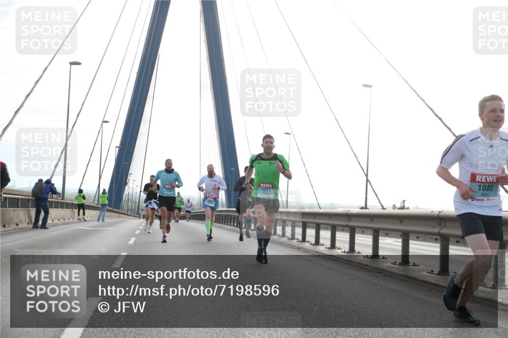 03.10.2024 - Köhlbrandbrückenlauf Jannik Wohlers http://msf.ph/oto/7198596 03.10.2024 09:19:48 Position 1 1021, 1085 meine-sportfotos.de