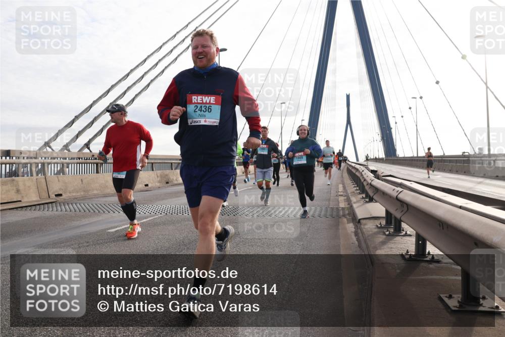 03.10.2024 - Köhlbrandbrückenlauf Matties Gatica Varas http://msf.ph/oto/7198614 03.10.2024 09:29:15 Position 2 2436, 2491, 1869 meine-sportfotos.de