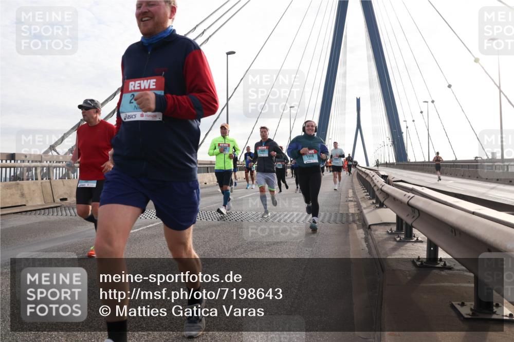 03.10.2024 - Köhlbrandbrückenlauf Matties Gatica Varas http://msf.ph/oto/7198643 03.10.2024 09:29:15 Position 2 2, 2491, 1869 meine-sportfotos.de