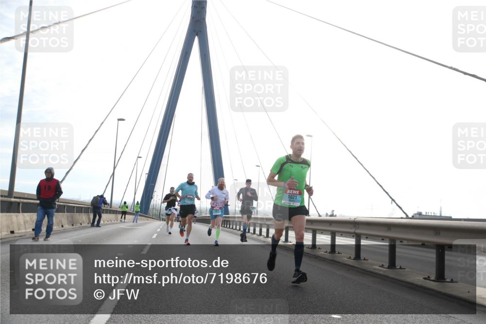 03.10.2024 - Köhlbrandbrückenlauf Jannik Wohlers http://msf.ph/oto/7198676 03.10.2024 09:19:49 Position 1 1021 meine-sportfotos.de