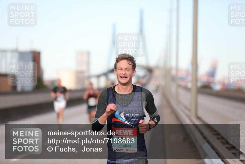 03.10.2024 - Köhlbrandbrückenlauf Fuchs,  Jonas http://msf.ph/oto/7198683 03.10.2024 09:37:55 Position 3 1014 meine-sportfotos.de