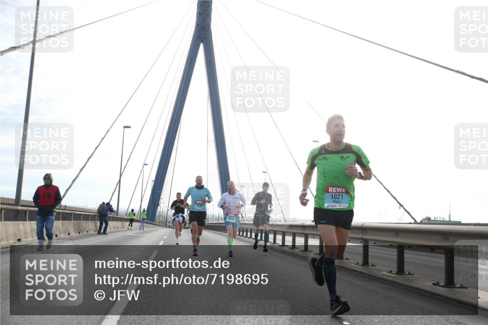 03.10.2024 - Köhlbrandbrückenlauf Jannik Wohlers http://msf.ph/oto/7198695 03.10.2024 09:19:49 Position 1 1248, 1021 meine-sportfotos.de