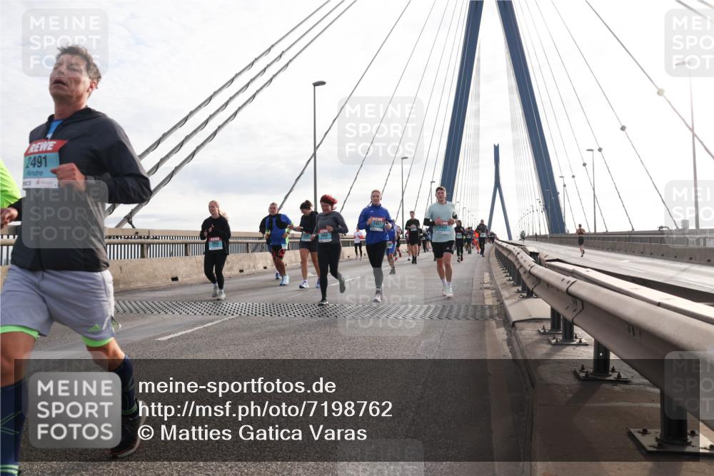 03.10.2024 - Köhlbrandbrückenlauf Matties Gatica Varas http://msf.ph/oto/7198762 03.10.2024 09:29:17 Position 2 2491, 1857, 2453, 1858 meine-sportfotos.de