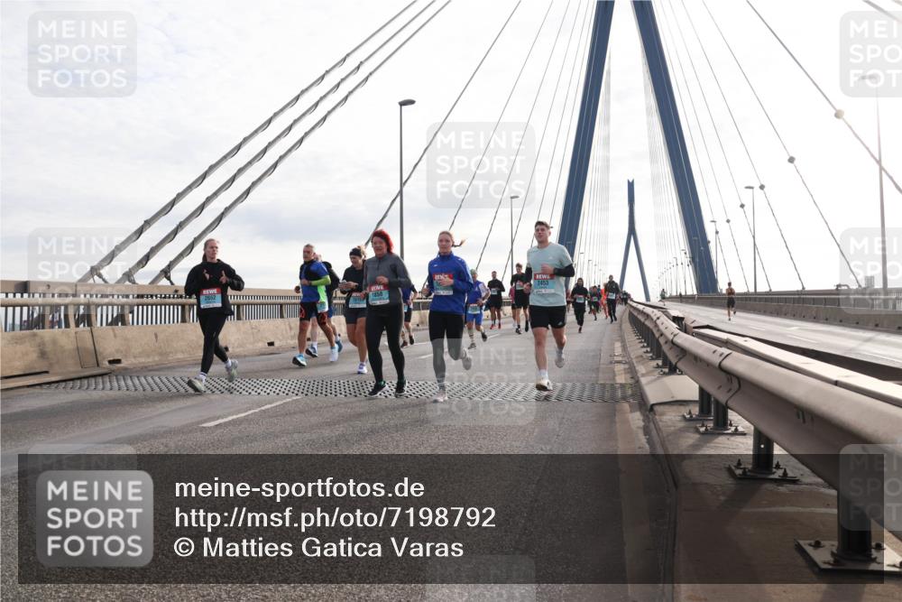 03.10.2024 - Köhlbrandbrückenlauf Matties Gatica Varas http://msf.ph/oto/7198792 03.10.2024 09:29:18 Position 2 2652, 2453, 1858, 1516 meine-sportfotos.de
