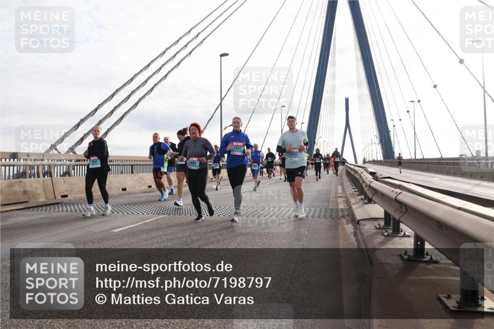 03.10.2024 - Köhlbrandbrückenlauf Matties Gatica Varas http://msf.ph/oto/7198797 03.10.2024 09:29:18 Position 2 2652, 1858, 1857, 2453 meine-sportfotos.de