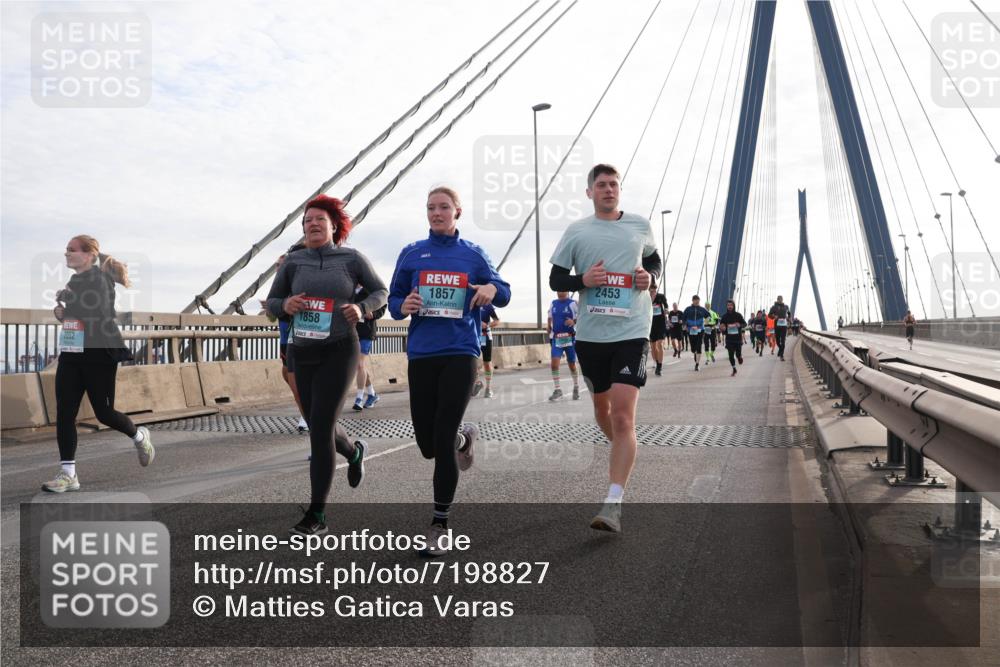 03.10.2024 - Köhlbrandbrückenlauf Matties Gatica Varas http://msf.ph/oto/7198827 03.10.2024 09:29:19 Position 2 2652, 1858, 1857, 2453 meine-sportfotos.de