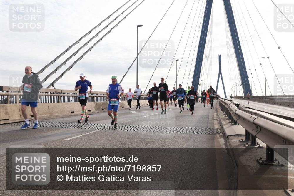 03.10.2024 - Köhlbrandbrückenlauf Matties Gatica Varas http://msf.ph/oto/7198857 03.10.2024 09:29:20 Position 2 2055 meine-sportfotos.de