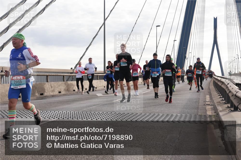 03.10.2024 - Köhlbrandbrückenlauf Matties Gatica Varas http://msf.ph/oto/7198890 03.10.2024 09:29:21 Position 2 1767, 2055, 1672, 2237, 3051 meine-sportfotos.de
