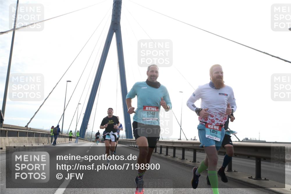 03.10.2024 - Köhlbrandbrückenlauf Jannik Wohlers http://msf.ph/oto/7198900 03.10.2024 09:19:52 Position 1 1248, 1423 meine-sportfotos.de