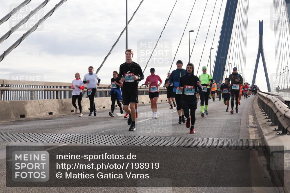 03.10.2024 - Köhlbrandbrückenlauf Matties Gatica Varas http://msf.ph/oto/7198919 03.10.2024 09:29:21 Position 2 1767, 1672, 2790, 3051, 1397 meine-sportfotos.de