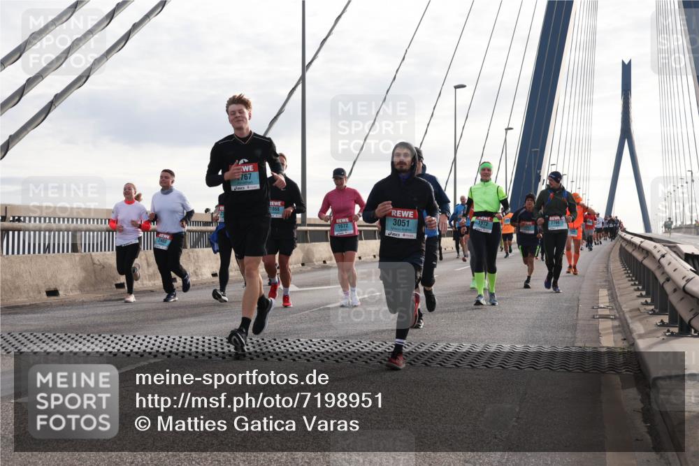03.10.2024 - Köhlbrandbrückenlauf Matties Gatica Varas http://msf.ph/oto/7198951 03.10.2024 09:29:22 Position 2 2403, 767, 1868, 1672, 3051, 2790, 1972, 397 meine-sportfotos.de