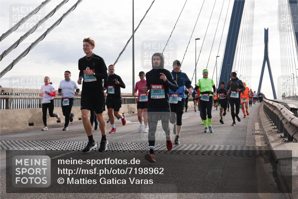 03.10.2024 - Köhlbrandbrückenlauf Matties Gatica Varas http://msf.ph/oto/7198962 03.10.2024 09:29:22 Position 2 2403, 1707, 1868, 3051, 2790, 1672, 2237, 1972 meine-sportfotos.de