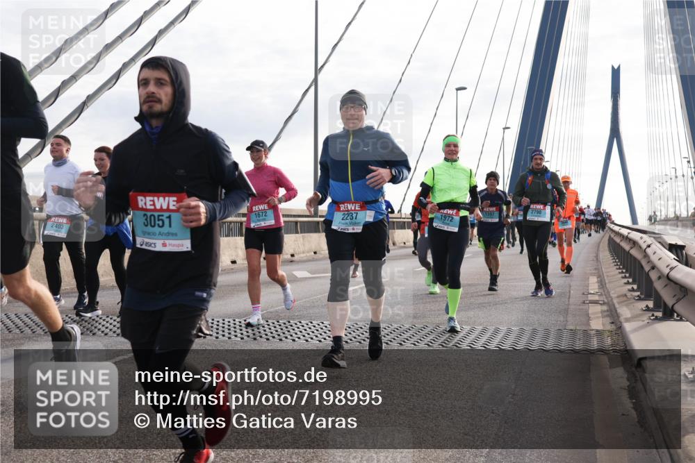 03.10.2024 - Köhlbrandbrückenlauf Matties Gatica Varas http://msf.ph/oto/7198995 03.10.2024 09:29:23 Position 2 2403, 3051, 1672, 2237, 2790, 1397, 1972 meine-sportfotos.de