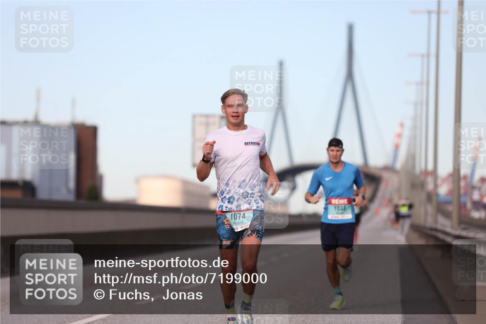 03.10.2024 - Köhlbrandbrückenlauf Fuchs,  Jonas http://msf.ph/oto/7199000 03.10.2024 09:38:07 Position 3 1074, 1033 meine-sportfotos.de