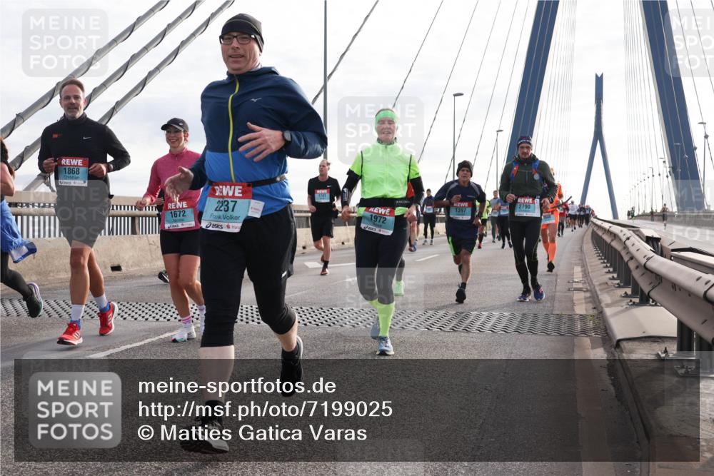 03.10.2024 - Köhlbrandbrückenlauf Matties Gatica Varas http://msf.ph/oto/7199025 03.10.2024 09:29:24 Position 2 1868, 2237, 1672, 1741, 1972, 2790, 1397 meine-sportfotos.de