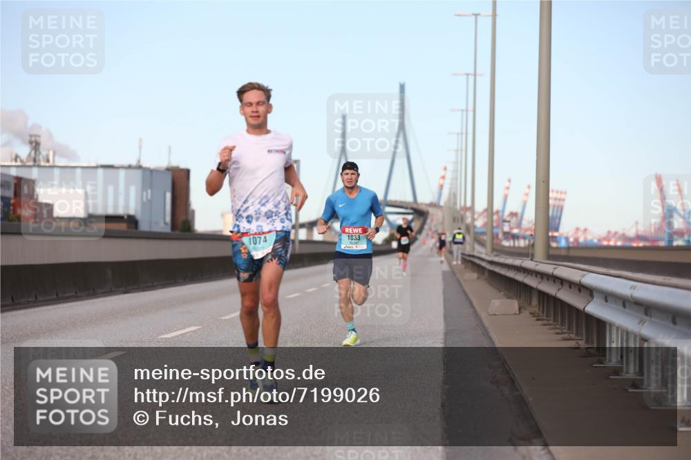 03.10.2024 - Köhlbrandbrückenlauf Fuchs,  Jonas http://msf.ph/oto/7199026 03.10.2024 09:38:09 Position 3 1074, 1033 meine-sportfotos.de