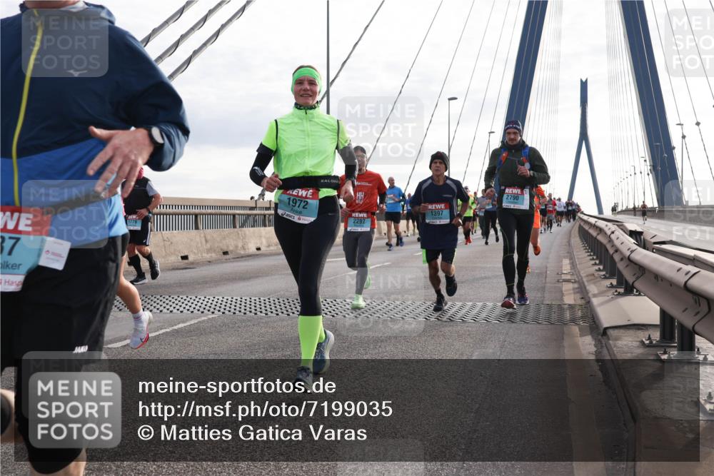 03.10.2024 - Köhlbrandbrückenlauf Matties Gatica Varas http://msf.ph/oto/7199035 03.10.2024 09:29:25 Position 2 37, 1779, 1972, 2790, 1397, 2297 meine-sportfotos.de