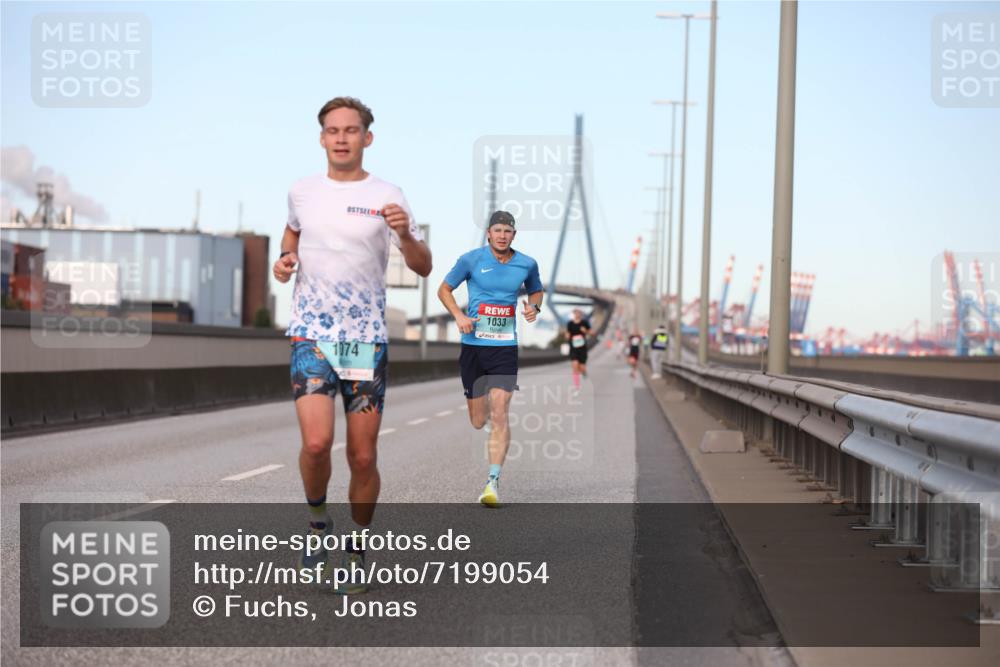 03.10.2024 - Köhlbrandbrückenlauf Fuchs,  Jonas http://msf.ph/oto/7199054 03.10.2024 09:38:09 Position 3 1033 meine-sportfotos.de