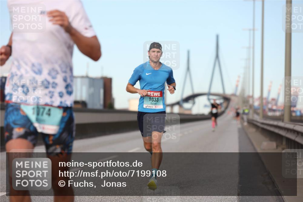 03.10.2024 - Köhlbrandbrückenlauf Fuchs,  Jonas http://msf.ph/oto/7199108 03.10.2024 09:38:10 Position 3 1974, 1033 meine-sportfotos.de