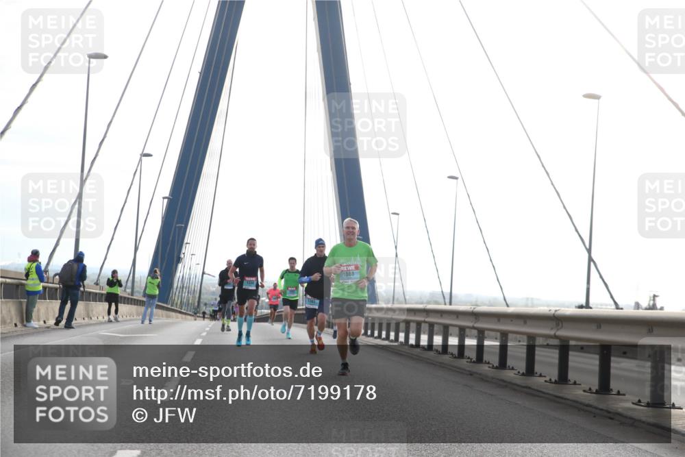 03.10.2024 - Köhlbrandbrückenlauf Jannik Wohlers http://msf.ph/oto/7199178 03.10.2024 09:19:56 Position 1 1088, 1334 meine-sportfotos.de