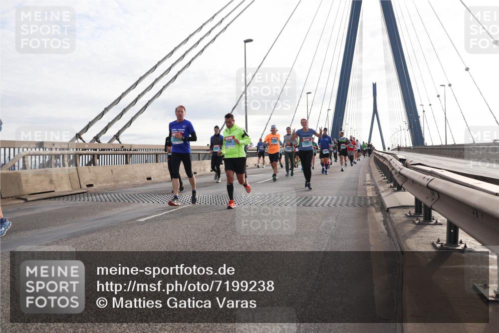 03.10.2024 - Köhlbrandbrückenlauf Matties Gatica Varas http://msf.ph/oto/7199238 03.10.2024 09:29:29 Position 2 2598 meine-sportfotos.de