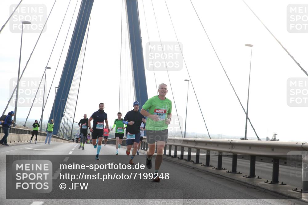 03.10.2024 - Köhlbrandbrückenlauf Jannik Wohlers http://msf.ph/oto/7199248 03.10.2024 09:19:57 Position 1 1334, 1301, 1088 meine-sportfotos.de