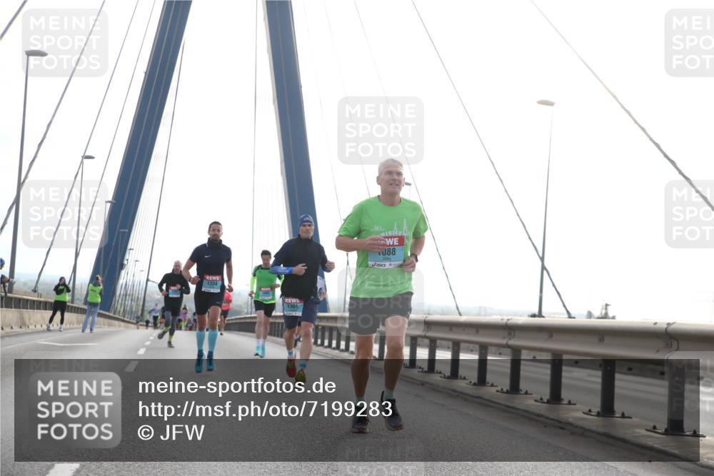 03.10.2024 - Köhlbrandbrückenlauf Jannik Wohlers http://msf.ph/oto/7199283 03.10.2024 09:19:58 Position 1 1334, 1301, 088 meine-sportfotos.de