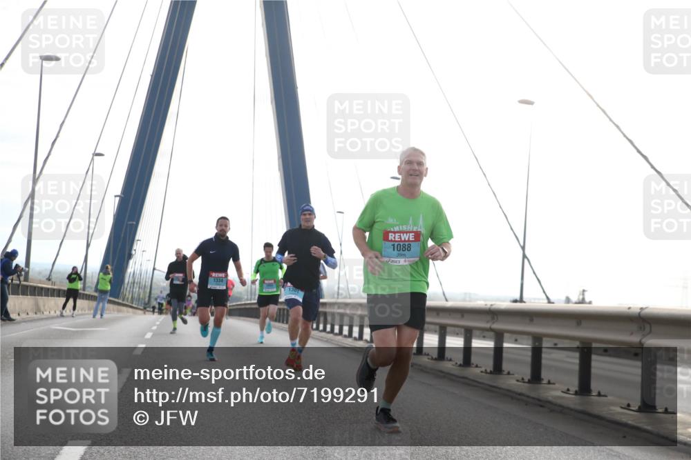 03.10.2024 - Köhlbrandbrückenlauf Jannik Wohlers http://msf.ph/oto/7199291 03.10.2024 09:19:58 Position 1 1334, 1301, 1088 meine-sportfotos.de