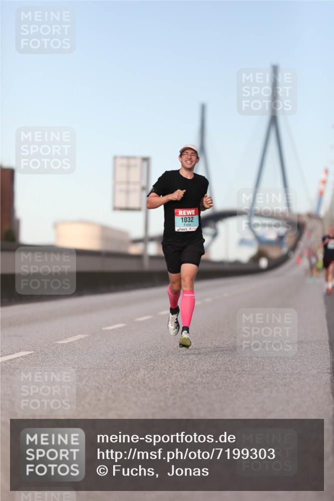 03.10.2024 - Köhlbrandbrückenlauf Fuchs,  Jonas http://msf.ph/oto/7199303 03.10.2024 09:38:19 Position 3 1032 meine-sportfotos.de