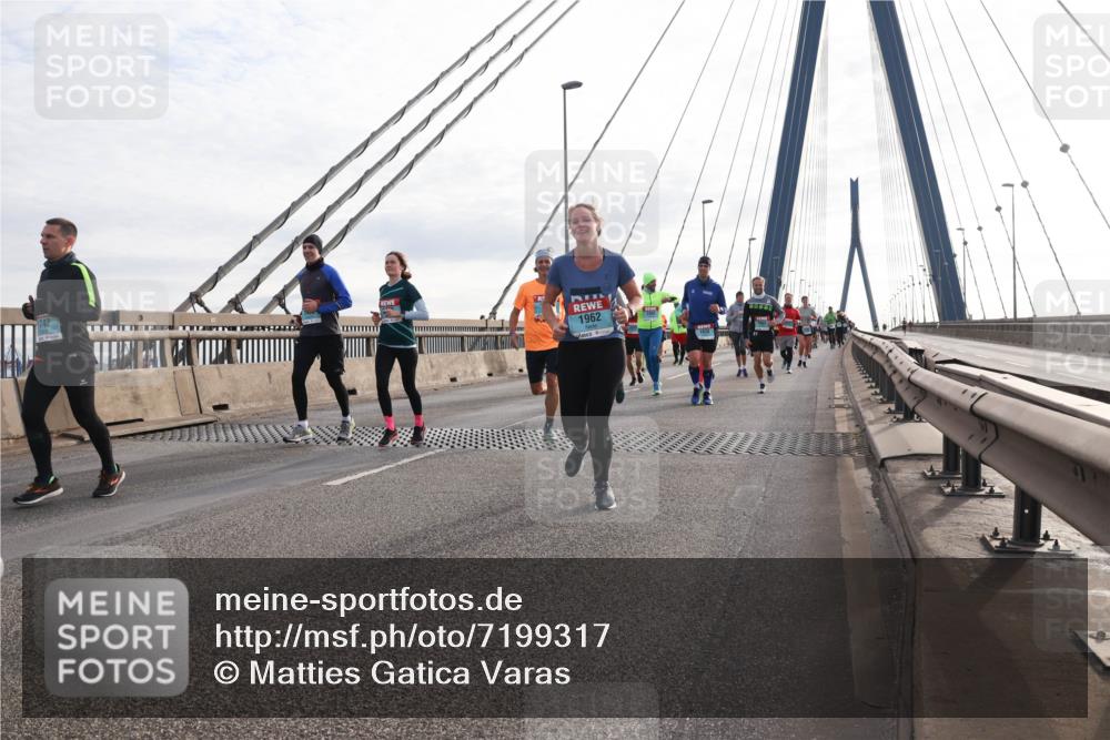 03.10.2024 - Köhlbrandbrückenlauf Matties Gatica Varas http://msf.ph/oto/7199317 03.10.2024 09:29:31 Position 2 742, 1962, 1820 meine-sportfotos.de