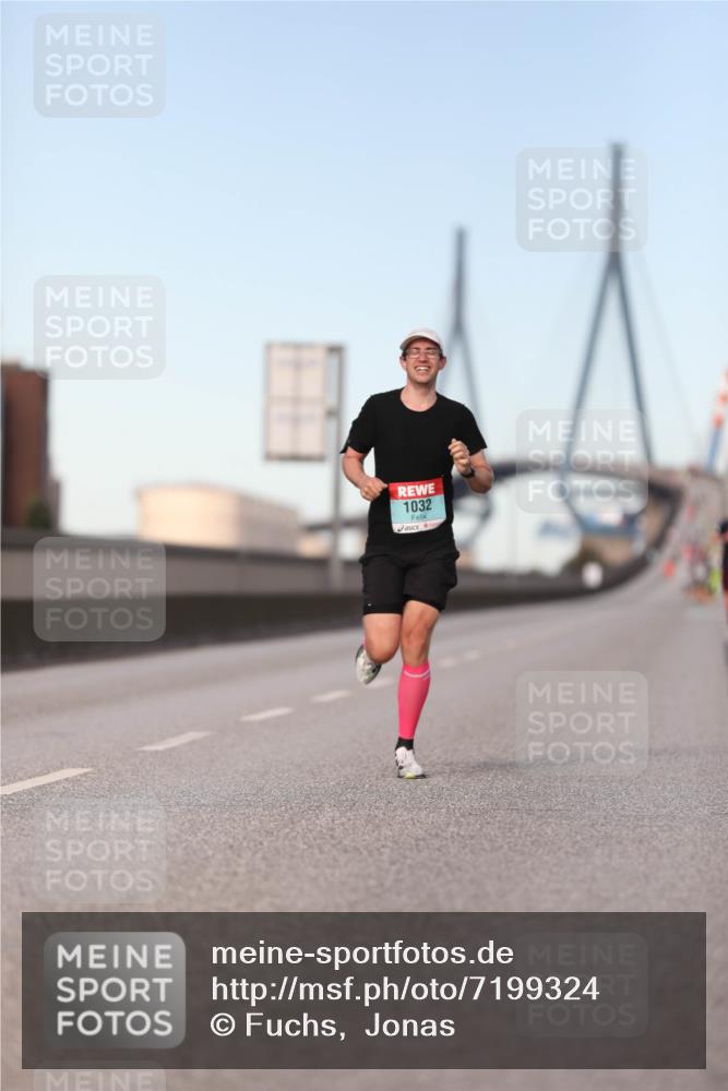 03.10.2024 - Köhlbrandbrückenlauf Fuchs,  Jonas http://msf.ph/oto/7199324 03.10.2024 09:38:20 Position 3 1032 meine-sportfotos.de