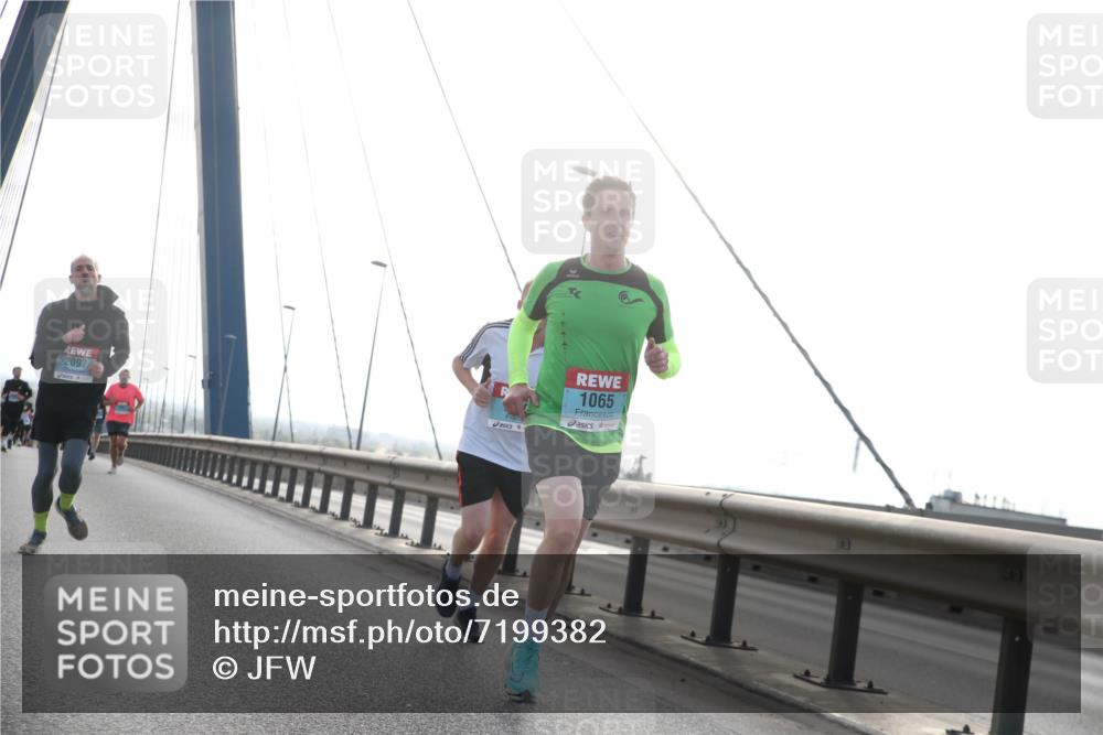 03.10.2024 - Köhlbrandbrückenlauf Jannik Wohlers http://msf.ph/oto/7199382 03.10.2024 09:20:02 Position 1 2097, 1065 meine-sportfotos.de