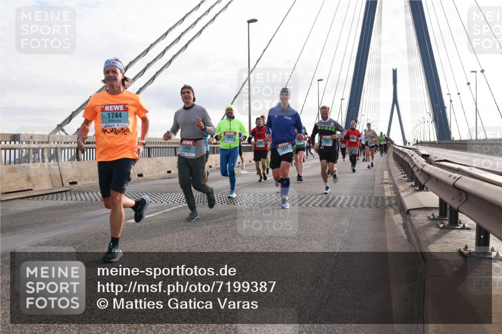 03.10.2024 - Köhlbrandbrückenlauf Matties Gatica Varas http://msf.ph/oto/7199387 03.10.2024 09:29:32 Position 2 1744, 1352, 2460, 1820, 2462 meine-sportfotos.de